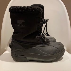 Sorel boots black on black size 11 kids